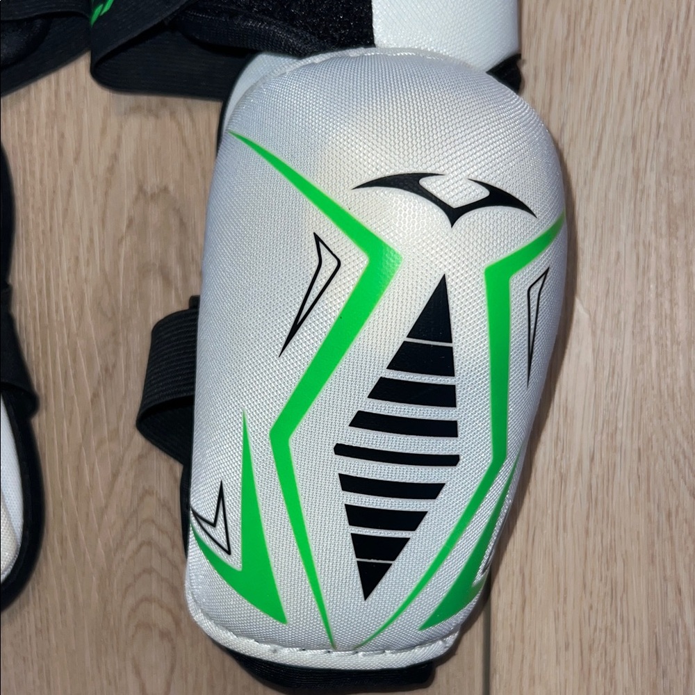 VIC CX2 White and Green Protective Elbow Pads - Picture 4 of 16